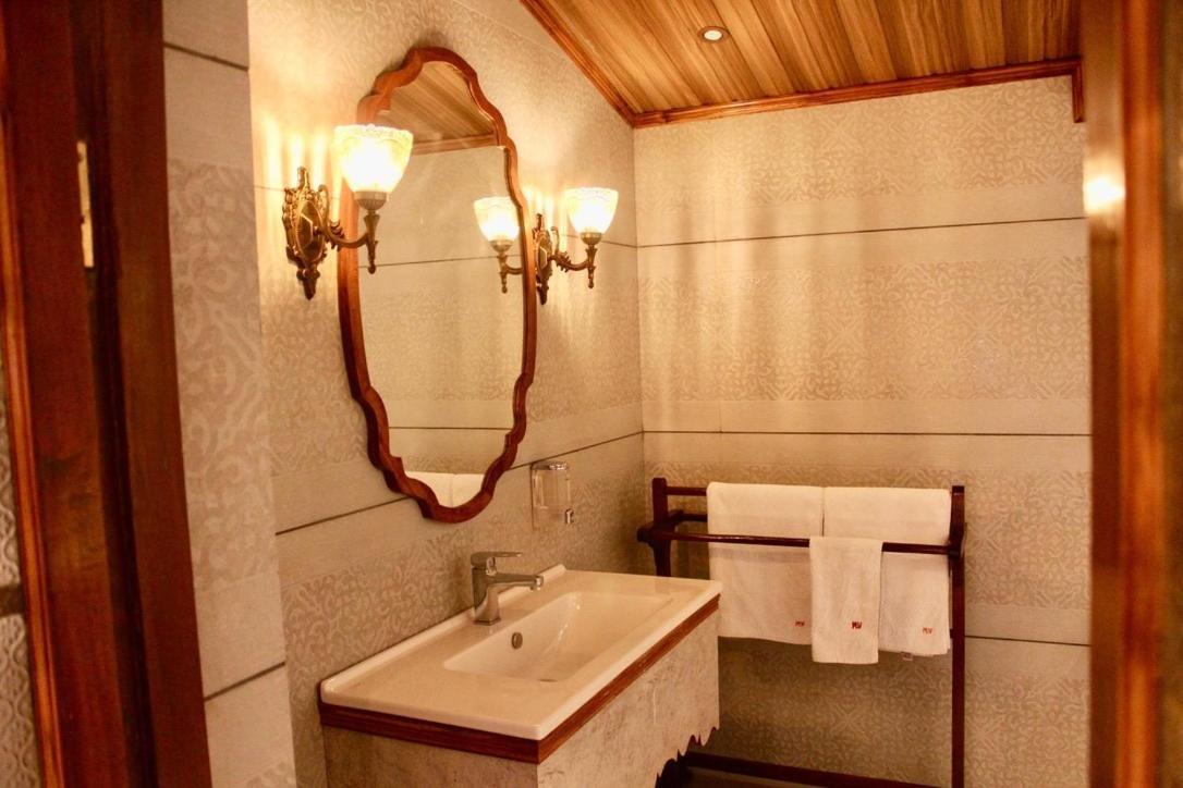 Hotel Mount View Heritage Панчгани Экстерьер фото