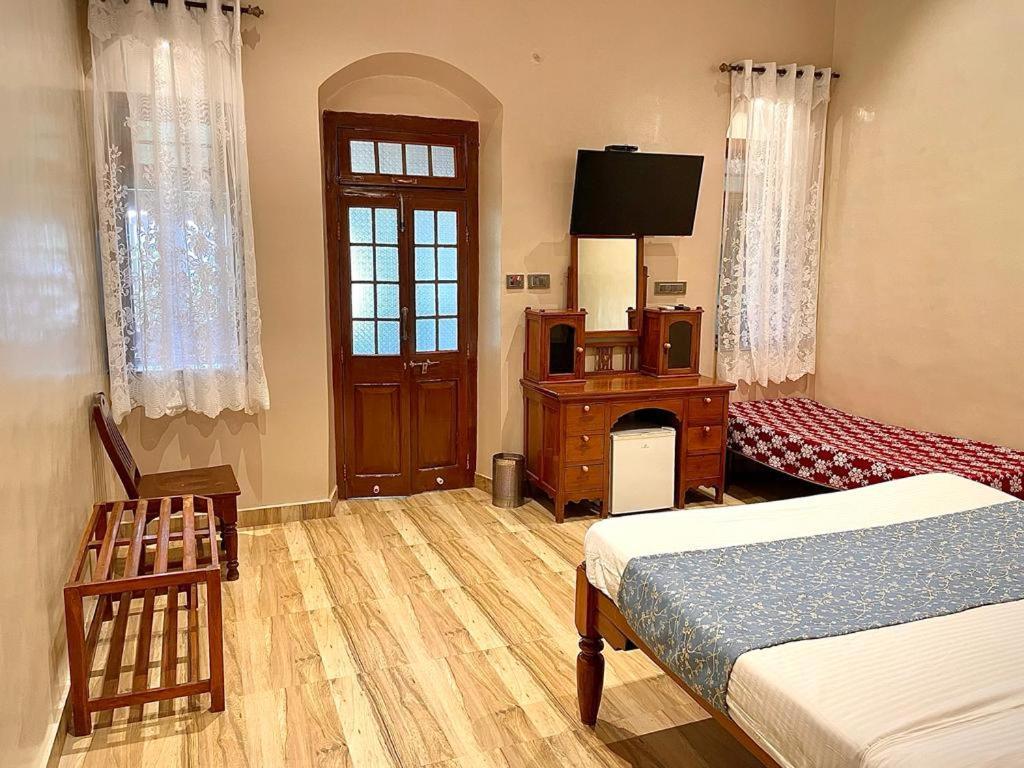 Hotel Mount View Heritage Панчгани Экстерьер фото